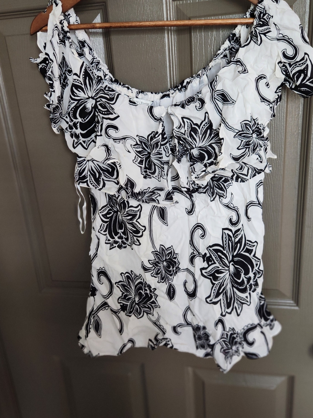 White House Black Market Black & White Floral Off-Shoulder Camisole